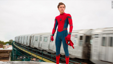 tom holland vestido de spiderman